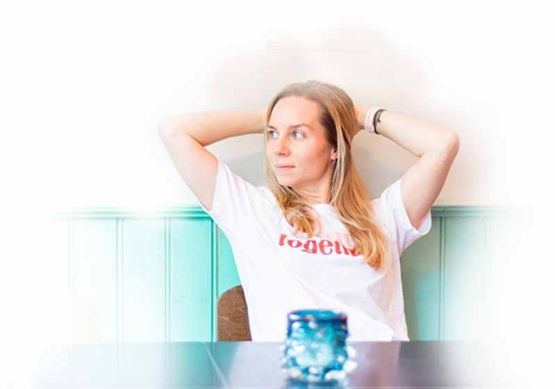 Christine van HealthyHer in een rustige setting